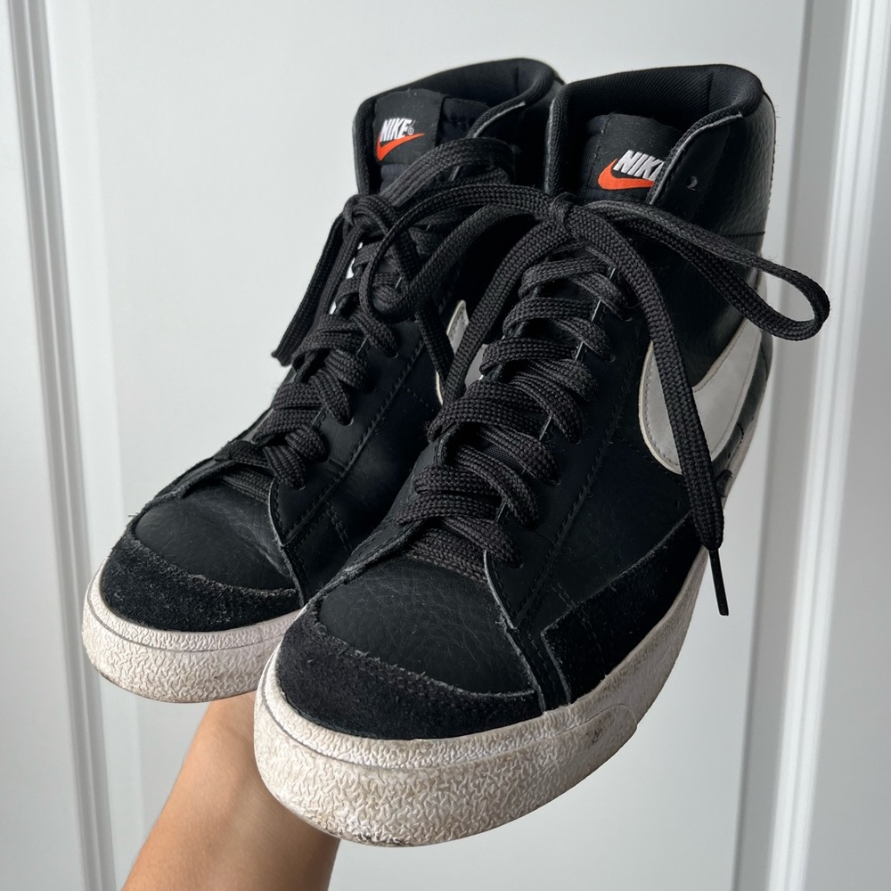 black and white nike blazers